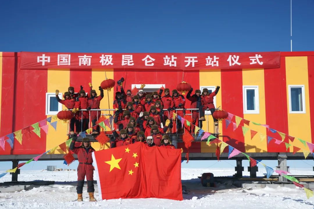无限登顶凌云志  “昆仑”遂愿冰盖巅｜中国极地考察40年系列报道③