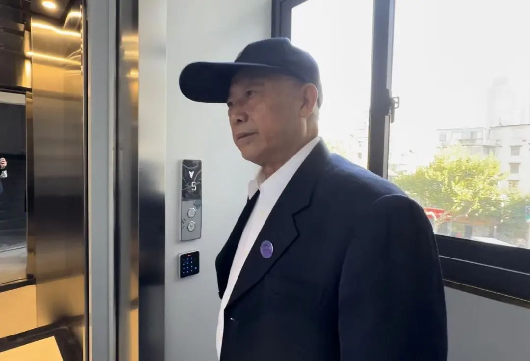 适老巧设计，网红打卡街装了部“隐形”电梯