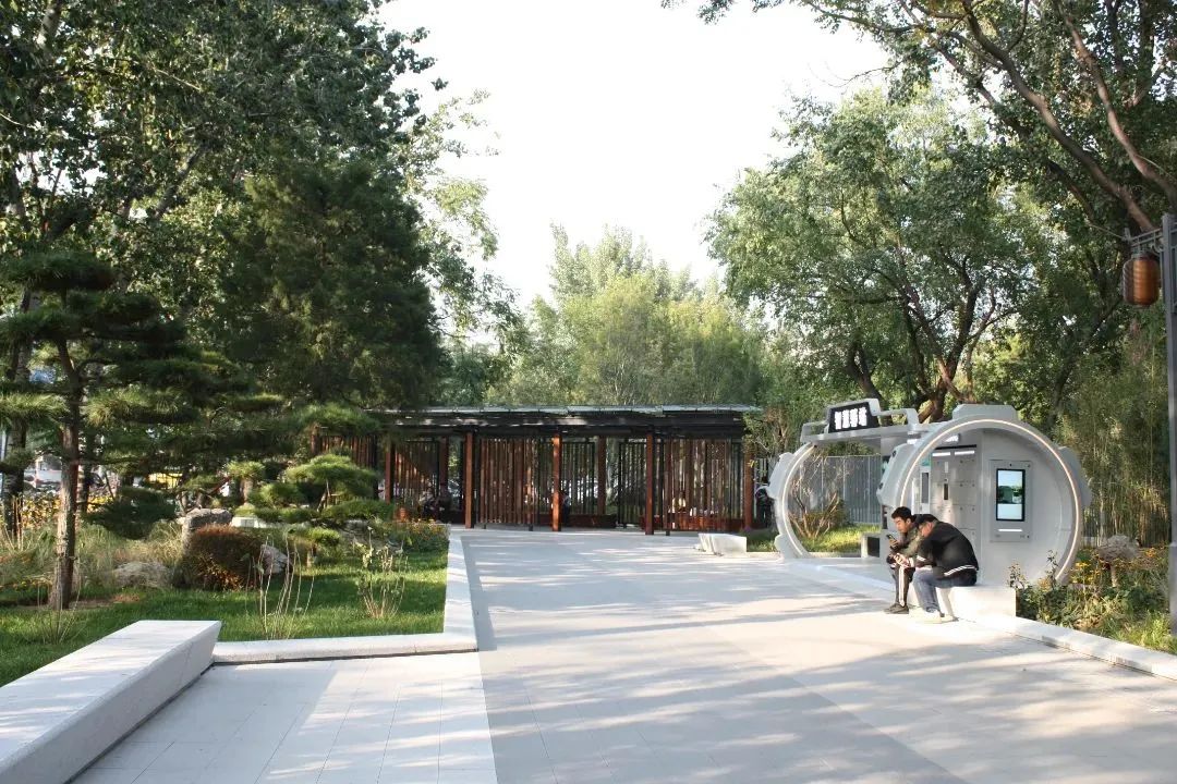 日坛公园围墙“后退”,为城市“让”出新风景 日坛公园围墙“后退”,为城市“让”出新风景