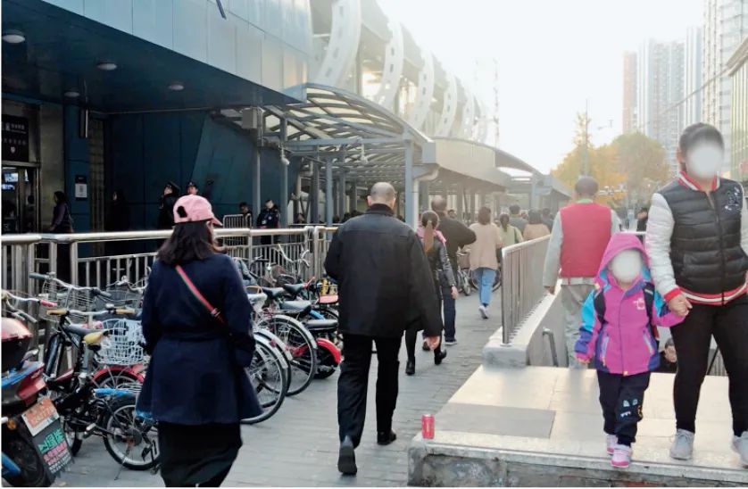 陆苹 | 地铁站周边交通与公共空间改造策略研究:以北京市地铁梨园站为例 陆苹 | 地铁站周边交通与公共空间改造策略研究:以北京市地铁梨园站为例