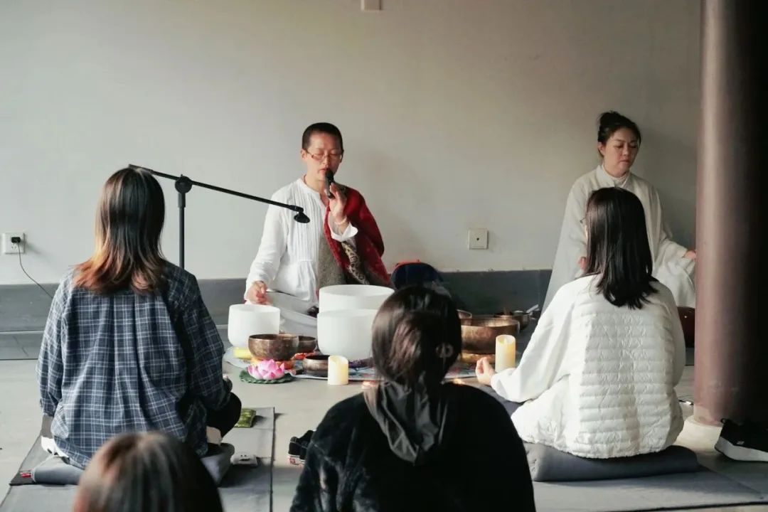 叶黄成“瀑”！京城古寺千年银杏迎最佳观赏期——