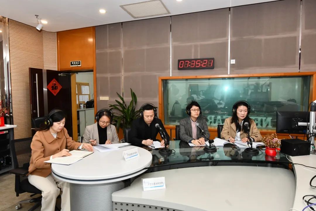 市局领导带队走进《民情热线》直播间 市局领导带队走进《民情热线》直播间