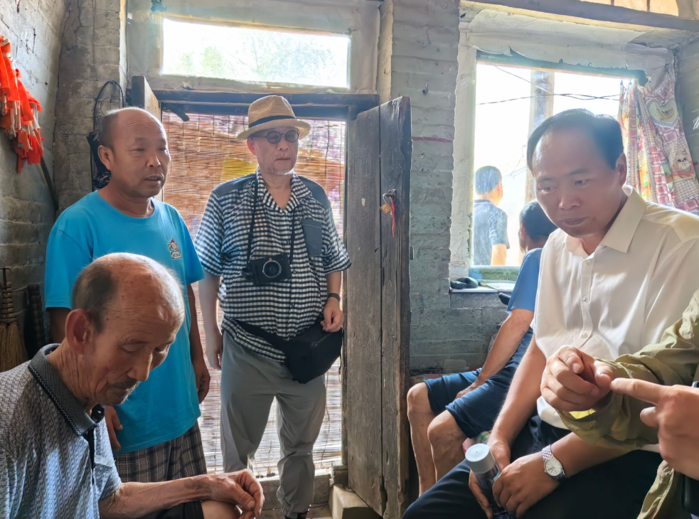 与农民打成一片