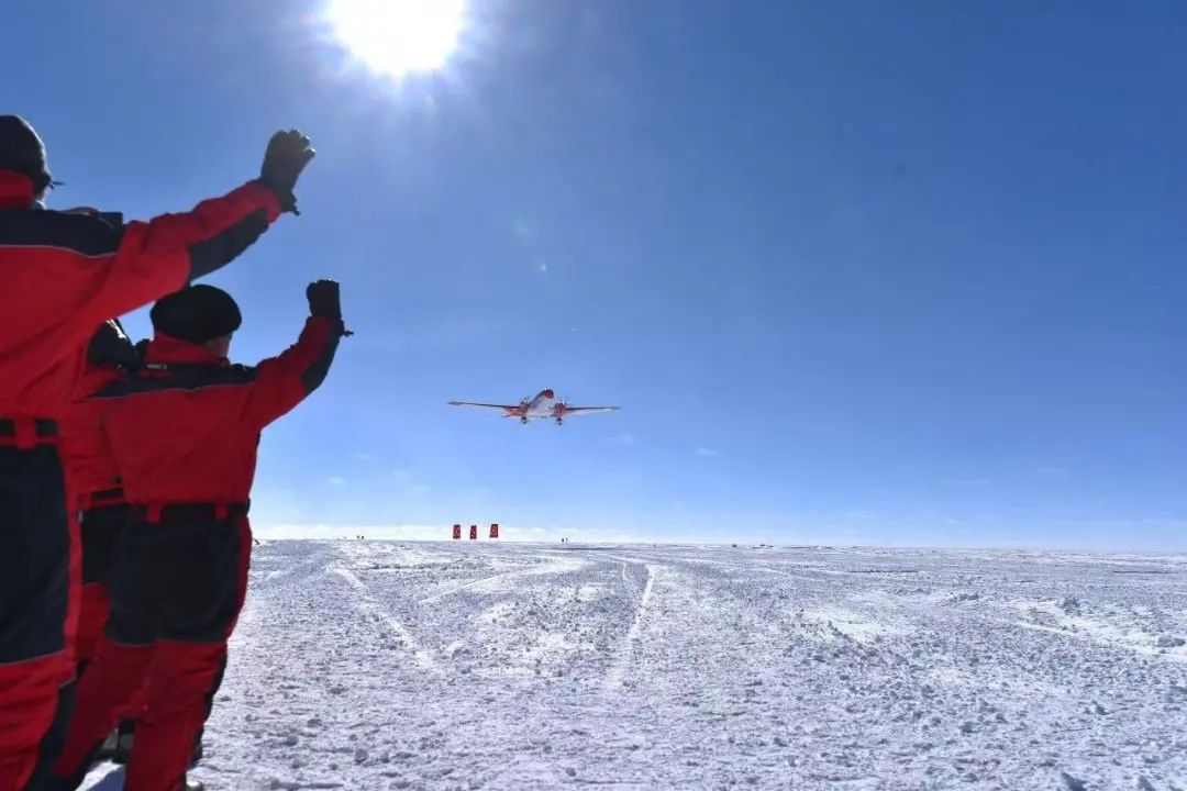 雪冰何惧  “鹰”腾极地｜中国极地考察40年系列报道⑦