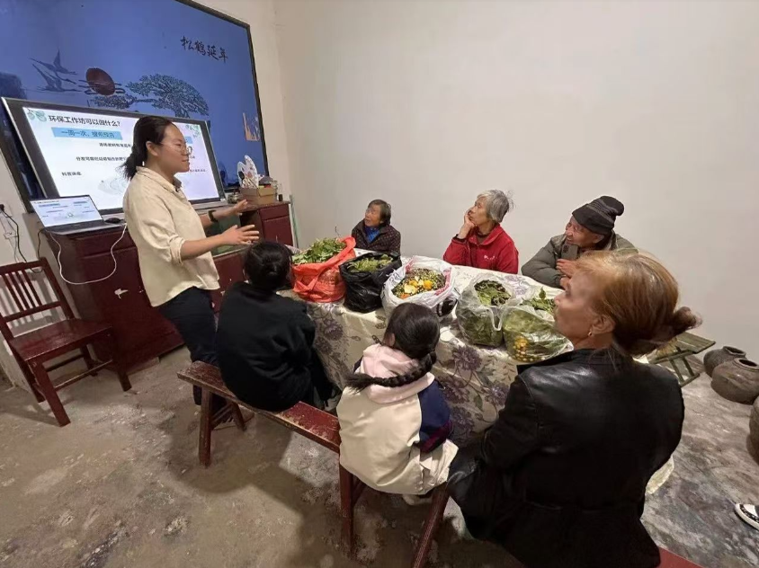 与农民打成一片
