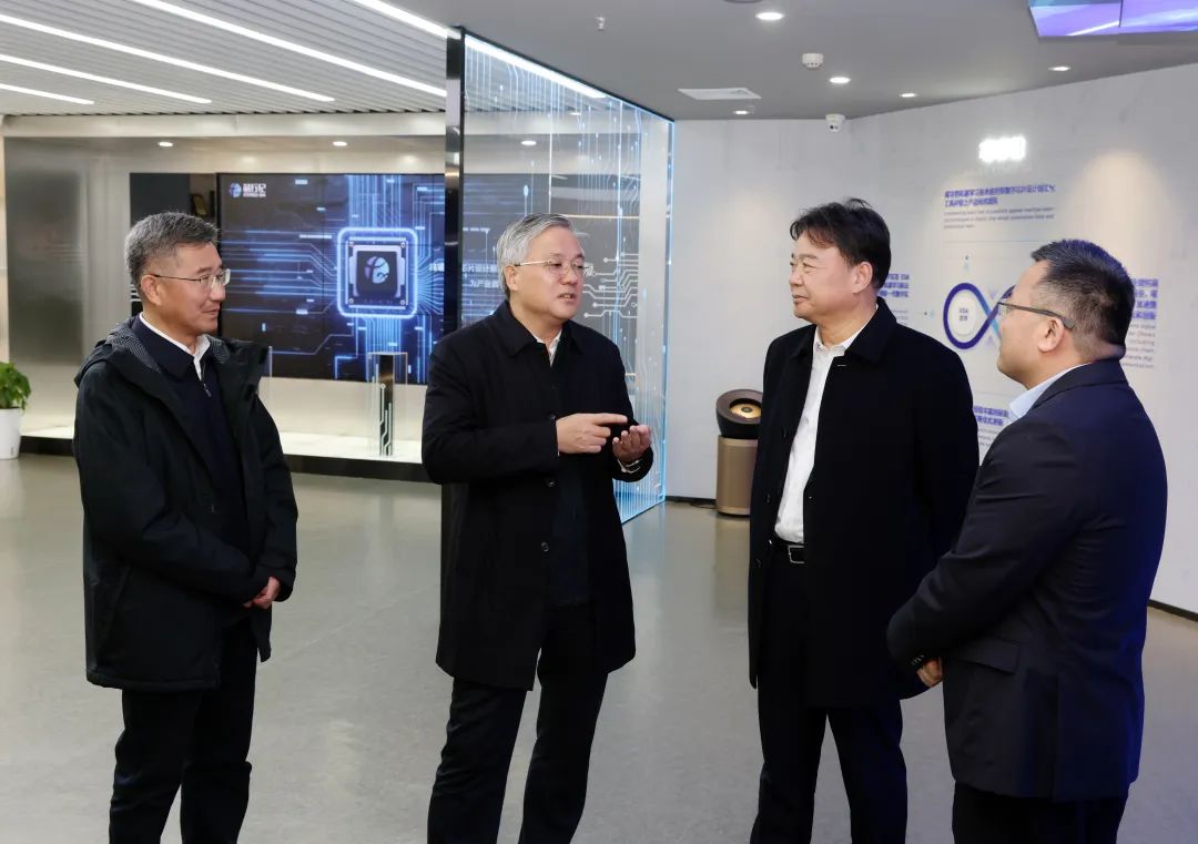 周红波在江北新区调研时强调 努力成为培育新动能新优势的主阵地