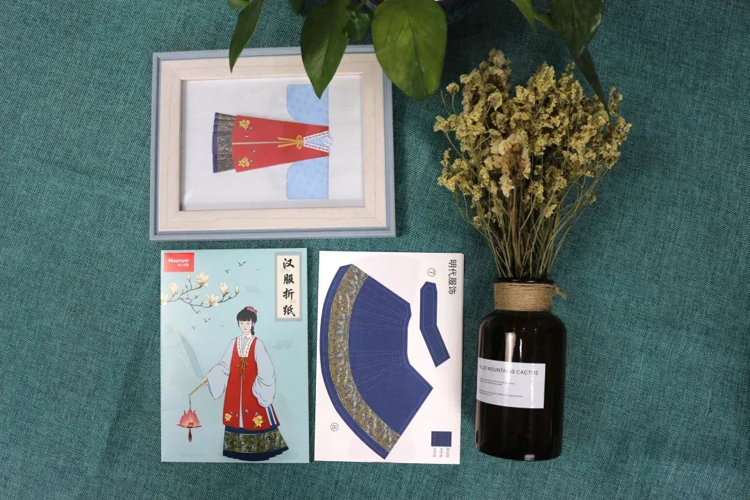 国风才是顶流啊！收到就能玩的汉服折纸套装，下单还赠立体笔筒！