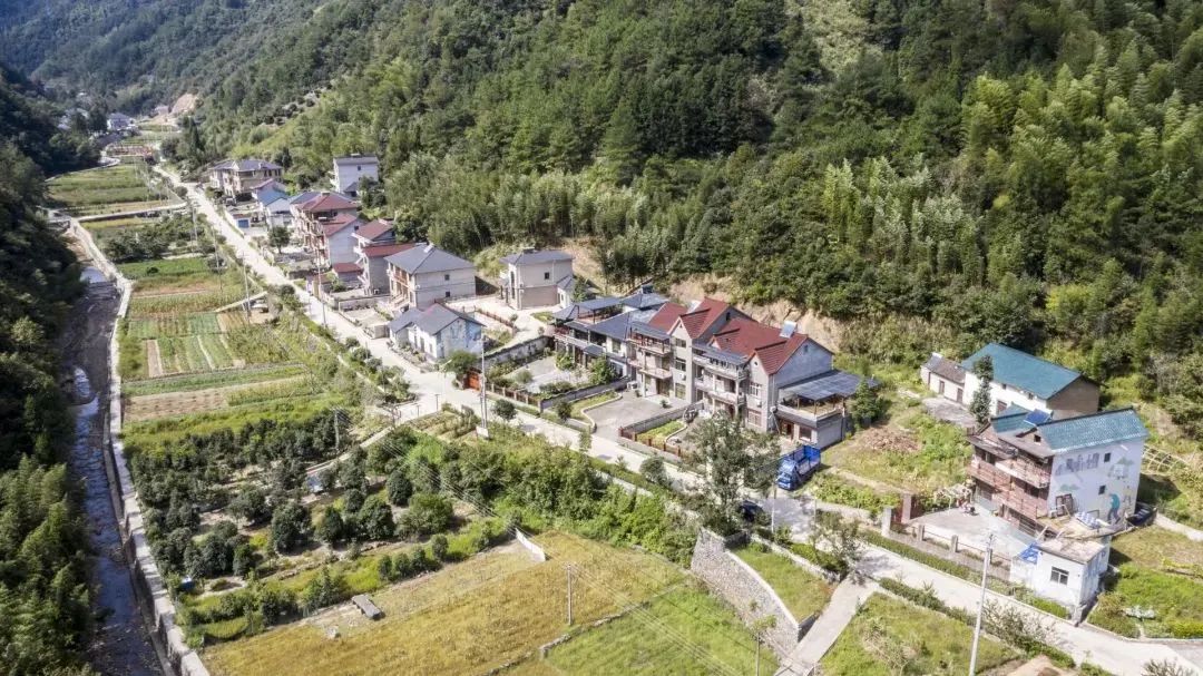 百千万工程㉓|“小工坊”释放“大能量”——浙江“共富工坊”描绘共富新图景 百千万工程㉓|“小工坊”释放“大能量”——浙江“共富工坊”描绘共富新图景