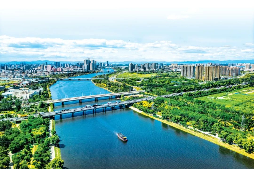 沿着习总书记指引的方向 书写新十年的荣光! 沿着习总书记指引的方向 书写新十年的荣光!