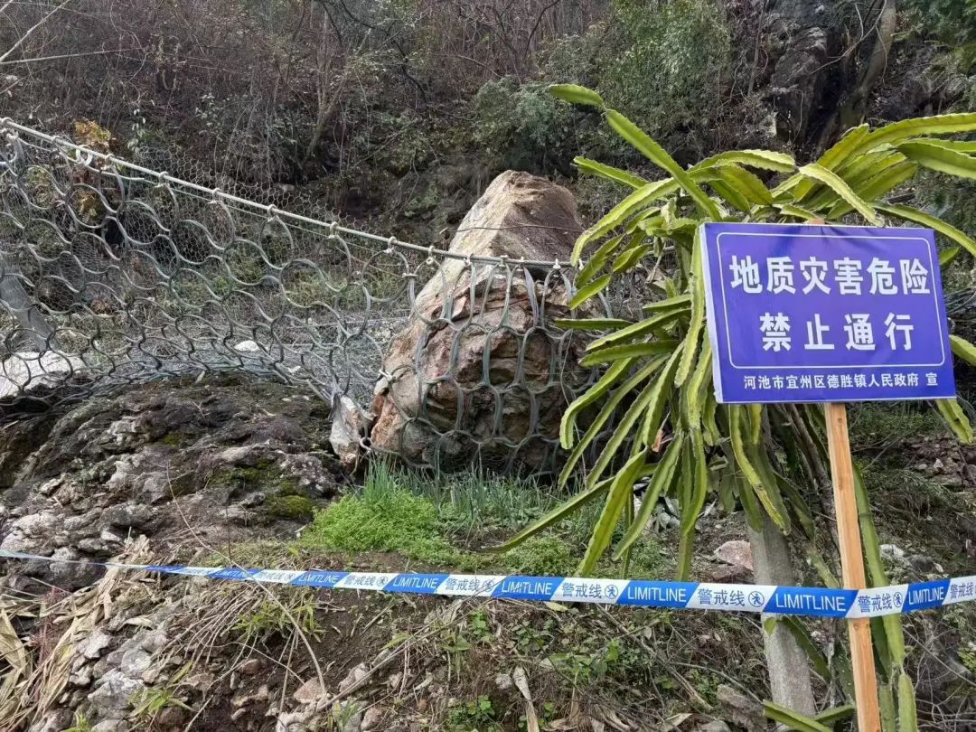 3块大石同时崩落那一瞬，所有人都感谢这张防护网